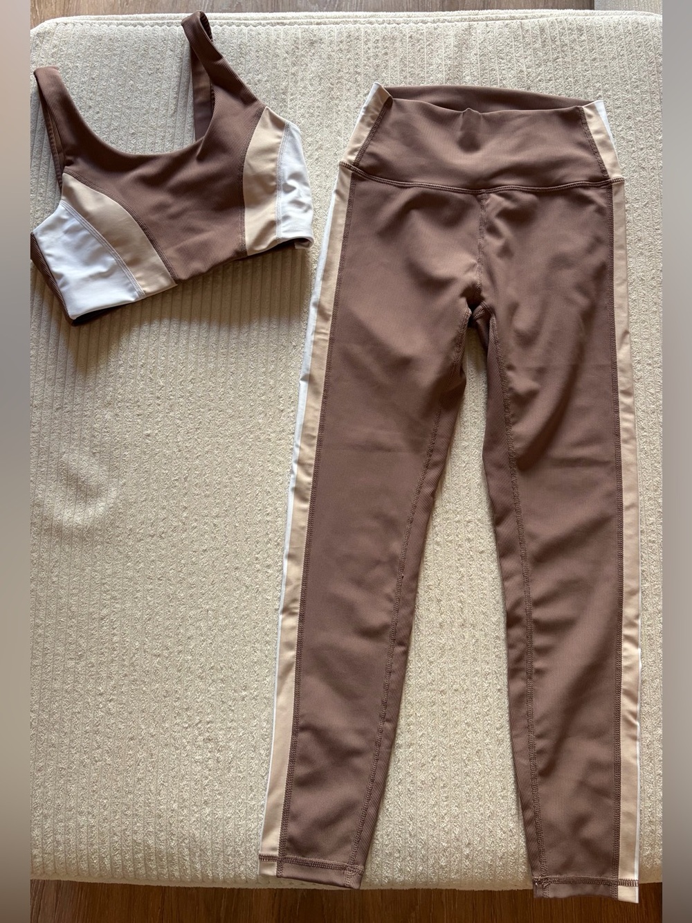 WILO Australia High-Rise Brown Colorblock Leggings with Matching Sports Bra new